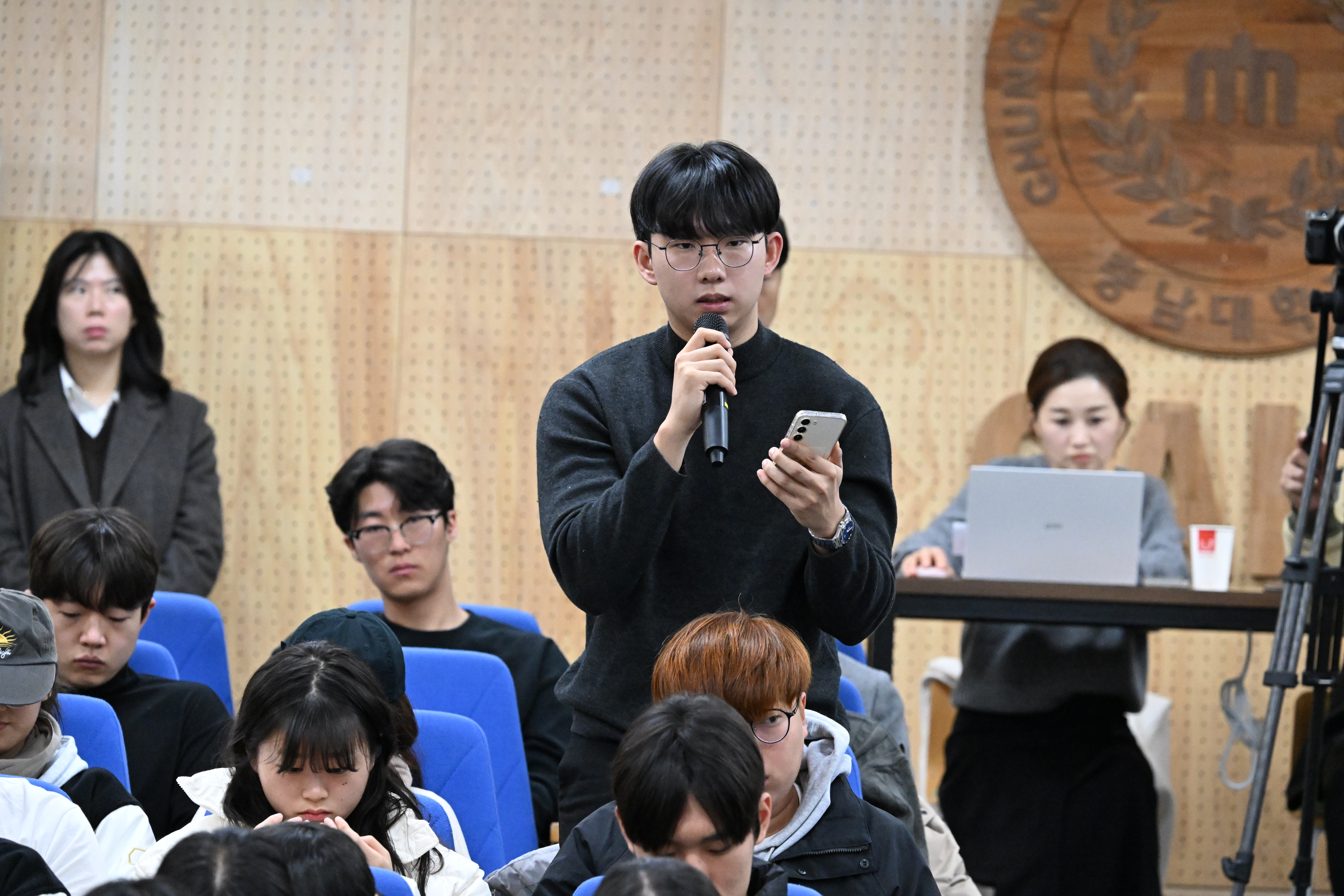 김태흠 도지사는 19일 충남대학교 농업생명과학대학 1호관 제1강당에서 충남이 이끄는 미래, 농업, 농촌의 힘쎈 도전이라는 주제로 특강을 가졌다. 관련사진 2