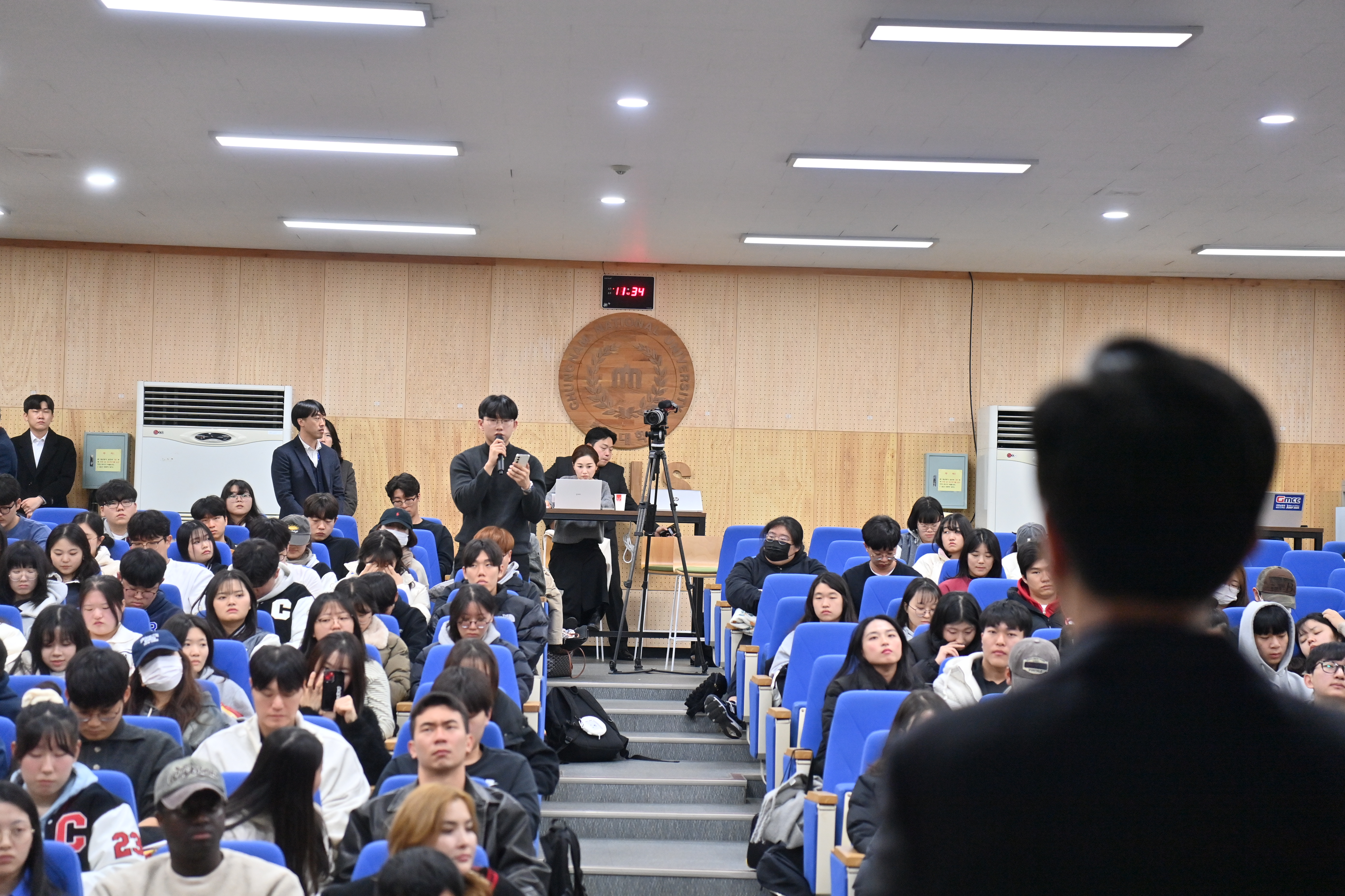 김태흠 도지사는 19일 충남대학교 농업생명과학대학 1호관 제1강당에서 충남이 이끄는 미래, 농업, 농촌의 힘쎈 도전이라는 주제로 특강을 가졌다. 관련사진 5