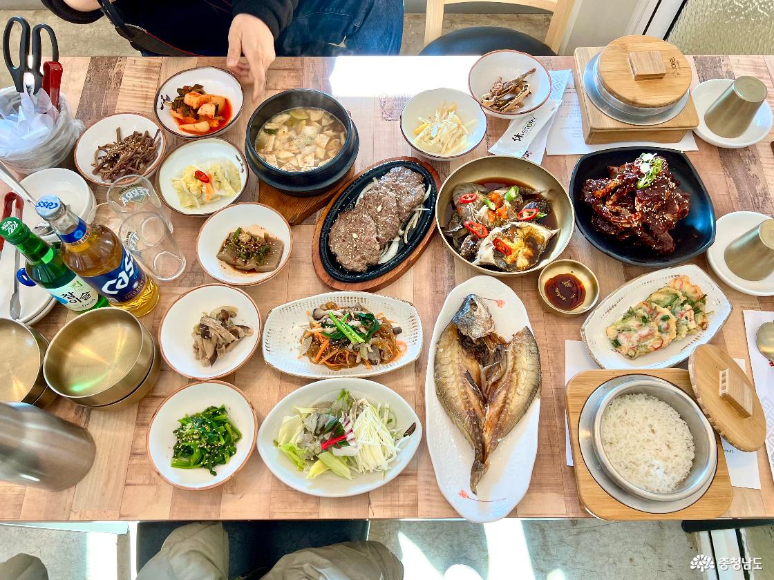 아산시 대표 맛집, 한국조리기능장 이태은 셰프의 자연한정식에서 정갈한 한상차림을 누려보세요.