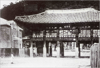 충남관찰부 정문(금남루) 1910년대